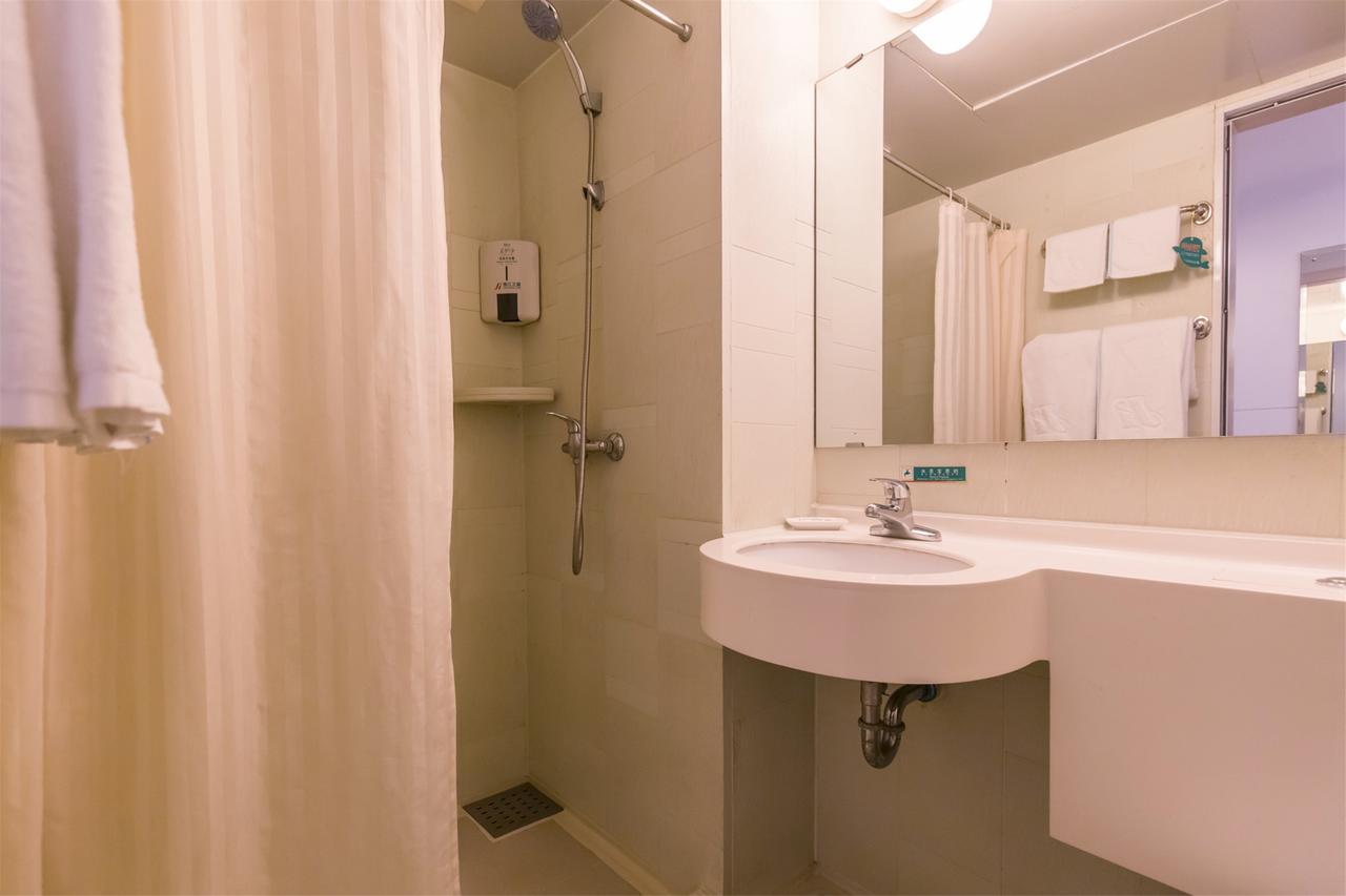 Jingjiang Inn Shanghai Baoyang Pier Екстер'єр фото